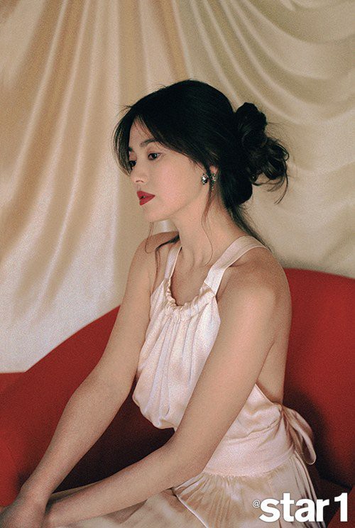 Những lần hở đến mức gây ngỡ ngàng vì sexy ná thở của Song Hye Kyo: Bức tử vòng 1 cho đến hờ hững thôi cũng quá hot - Ảnh 8.