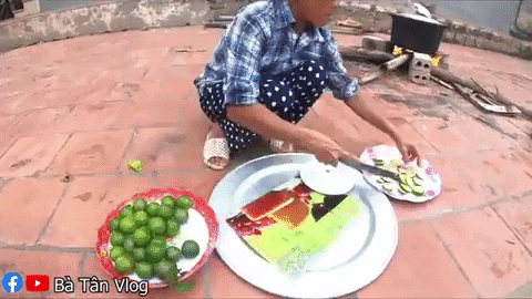 B&agrave; T&acirc;n l&agrave;m tr&agrave; chanh si&ecirc;u to khổng lồ, kh&ocirc;ng qu&ecirc;n dặn ch&aacute;u trai: uống c&aacute;i n&agrave;y l&agrave; phải biết ch&eacute;m gi&oacute; với c&aacute;c bạn g&aacute;i! - Ảnh 3.