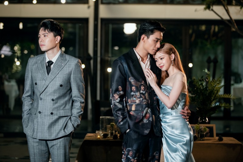 Yêu thầm nhưng không dám thổ lộ, Trịnh Thăng Bình xót xa nhìn Liz Kim Cương chịu thiệt thòi trong MV song ca - Ảnh 2. Yêu thầm nhưng không dám thổ lộ, Trịnh Thăng Bình xót xa nhìn Liz Kim Cương chịu thiệt thòi trong MV song ca - Ảnh 2.