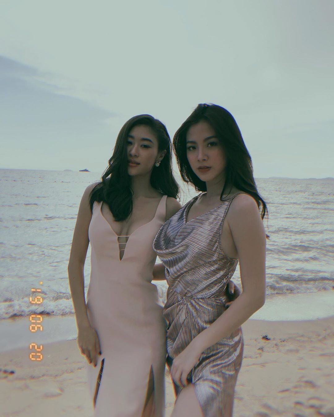 Nữ phụ hot nhất Chiếc lá bay: Thành tích học tập khủng, body bốc lửa nhờ dao kéo, cặp 4 tài tử rồi về với trai Tây - Ảnh 9. Nữ phụ hot nhất Chiếc lá bay: Thành tích học tập khủng, body bốc lửa nhờ dao kéo, cặp 4 tài tử rồi về với trai Tây - Ảnh 9.