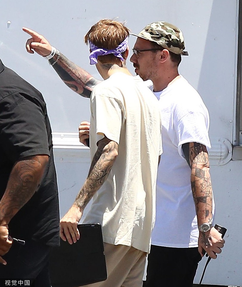 Giữa bão ngoại tình, khẩu chiến với Taylor Swift, Justin Bieber vẫn bình thản như không xuất hiện bên bạn bè - Ảnh 2. Giữa bão ngoại tình, khẩu chiến với Taylor Swift, Justin Bieber vẫn bình thản như không xuất hiện bên bạn bè - Ảnh 2.