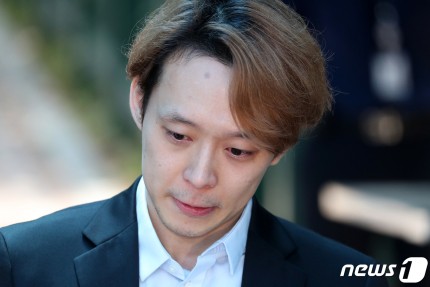 NÓNG: Park Yoochun mếu máo khóc, chính thức bị tuyên án tù vì bê bối ma túy với hôn thê tài phiệt - Ảnh 5.