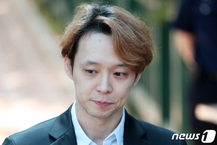 NÓNG: Park Yoochun mếu máo khóc, chính thức bị tuyên án tù vì bê bối ma túy với hôn thê tài phiệt - Ảnh 6.