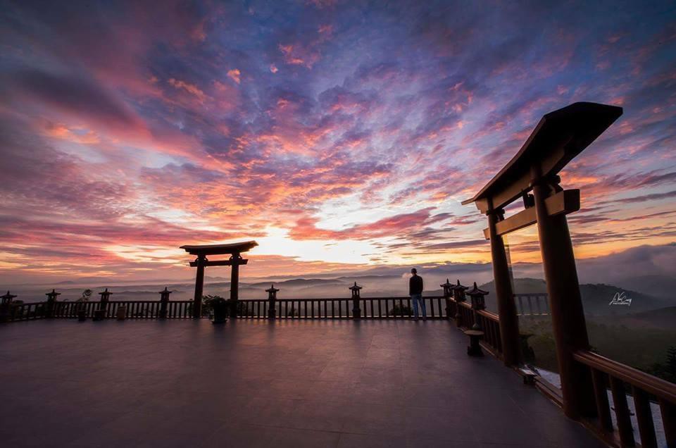 Cứ quay MV ở đâu là nơi đó nổi đình nổi đám, chắc mời Sơn Tùng M-TP làm đại sứ du lịch trong lòng Sky luôn quá! - Ảnh 4. Cứ quay MV ở đâu là nơi đó nổi đình nổi đám, chắc mời Sơn Tùng M-TP làm đại sứ du lịch trong lòng Sky luôn quá! - Ảnh 4.