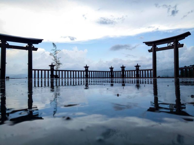 Cứ quay MV ở đâu là nơi đó nổi đình nổi đám, chắc mời Sơn Tùng M-TP làm đại sứ du lịch trong lòng Sky luôn quá! - Ảnh 6. Cứ quay MV ở đâu là nơi đó nổi đình nổi đám, chắc mời Sơn Tùng M-TP làm đại sứ du lịch trong lòng Sky luôn quá! - Ảnh 6.