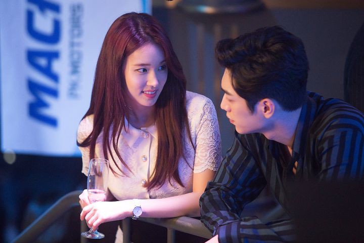 Mỹ nữ Hậu Duệ Mặt Trời Park Hwan Hee trước khi tố giác chồng cũ bạo hành: Sự nghiệp nữ phụ toàn phim hot - Ảnh 2. Mỹ nữ Hậu Duệ Mặt Trời Park Hwan Hee trước khi tố giác chồng cũ bạo hành: Sự nghiệp nữ phụ toàn phim hot - Ảnh 2.