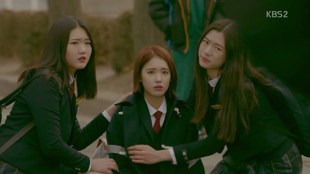 Mỹ nữ Hậu Duệ Mặt Trời Park Hwan Hee trước khi tố giác chồng cũ bạo hành: Sự nghiệp nữ phụ toàn phim hot - Ảnh 10. Mỹ nữ Hậu Duệ Mặt Trời Park Hwan Hee trước khi tố giác chồng cũ bạo hành: Sự nghiệp nữ phụ toàn phim hot - Ảnh 10.