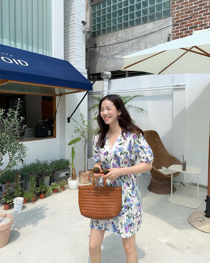 Street style Châu Á: 15 set đồ từ hoa hoét cho đến trơn màu đủ sức cân cả mùa hè 2019 - Ảnh 5.