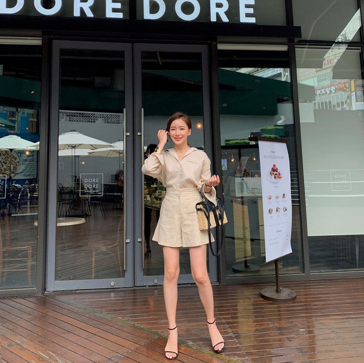 Street style Châu Á: 15 set đồ từ hoa hoét cho đến trơn màu đủ sức cân cả mùa hè 2019 - Ảnh 10. Street style Châu Á: 15 set đồ từ hoa hoét cho đến trơn màu đủ sức cân cả mùa hè 2019 - Ảnh 10.