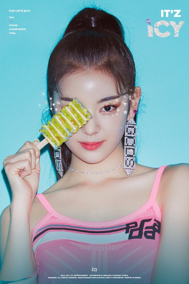 Teaser mới của ITZY: Tươi sáng với concept hè nhưng liệu có bị JYP dìm vì ảnh nền nhà quê như TWICE? - Ảnh 4.