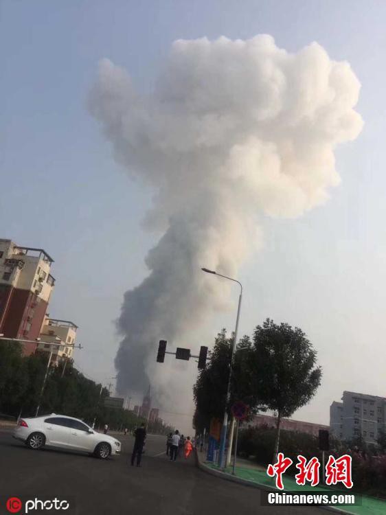 Nổ nhà máy khí hóa ở Trung Quốc: 2 người chết, 12 người mất tích - Ảnh 1.