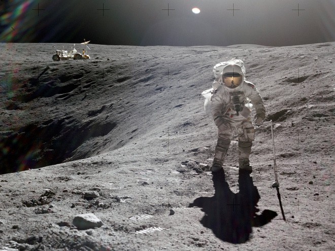Trải nghiệm kinh hoàng: Phi hành gia Apollo suýt bỏ mạng khi thử nhảy cao trên Mặt Trăng - Ảnh 1.