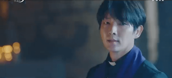 Lee Jun Ki hóa linh mục trừ tà nhiệt huyết, khiên IU nổi cơn tanh bành trong tập 3 Hotel Del Luna - Ảnh 3.