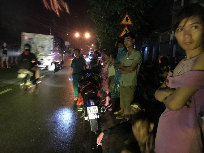 Đi bộ trong cơn mưa, người đ&agrave;n &ocirc;ng bị t&ocirc;ng chết thương t&acirc;m - Ảnh 3.