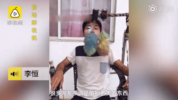 Ch&agrave;ng trai khoe loạt ph&aacute;t minh đỉnh cao như m&aacute;y ăn dưa, m&aacute;y makeup tự động v&agrave; th&agrave;nh quả khiến d&acirc;n mạng cười đau ruột - Ảnh 3.