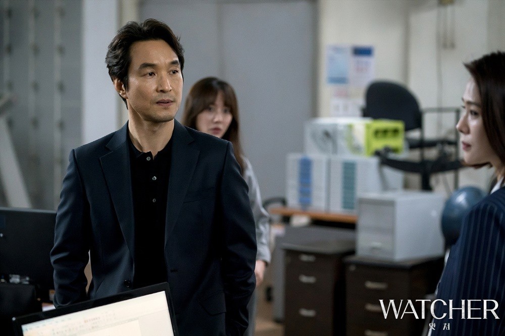 Watcher: Chưa bao giờ những màn lật mặt từ người bị hại đến kẻ phản bội lại nhanh đến thế - Ảnh 1. Watcher: Chưa bao giờ những màn lật mặt từ người bị hại đến kẻ phản bội lại nhanh đến thế - Ảnh 1.