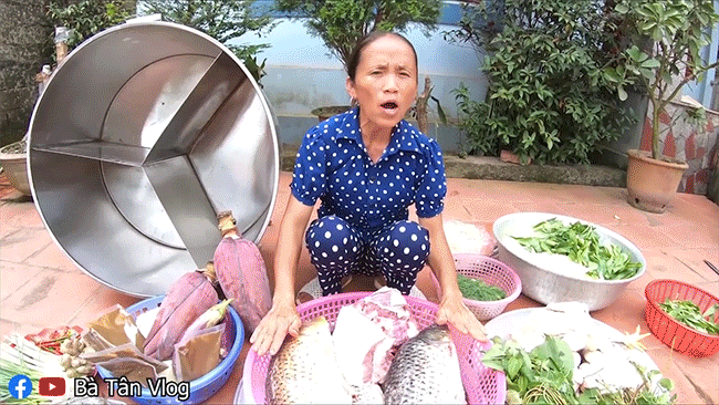 Bà Tân xuất hiện tại Hà Nội, lần này làm hẳn nồi lẩu 3 miền siêu to khổng lồ - Ảnh 1.