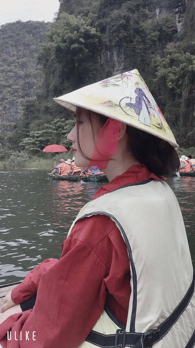 L&ecirc;n ch&ugrave;a tu, nữ sinh Ninh B&igrave;nh g&acirc;y sốt khi t&igrave;nh cờ lọt v&agrave;o ống k&iacute;nh nhiếp ảnh - Ảnh 5.