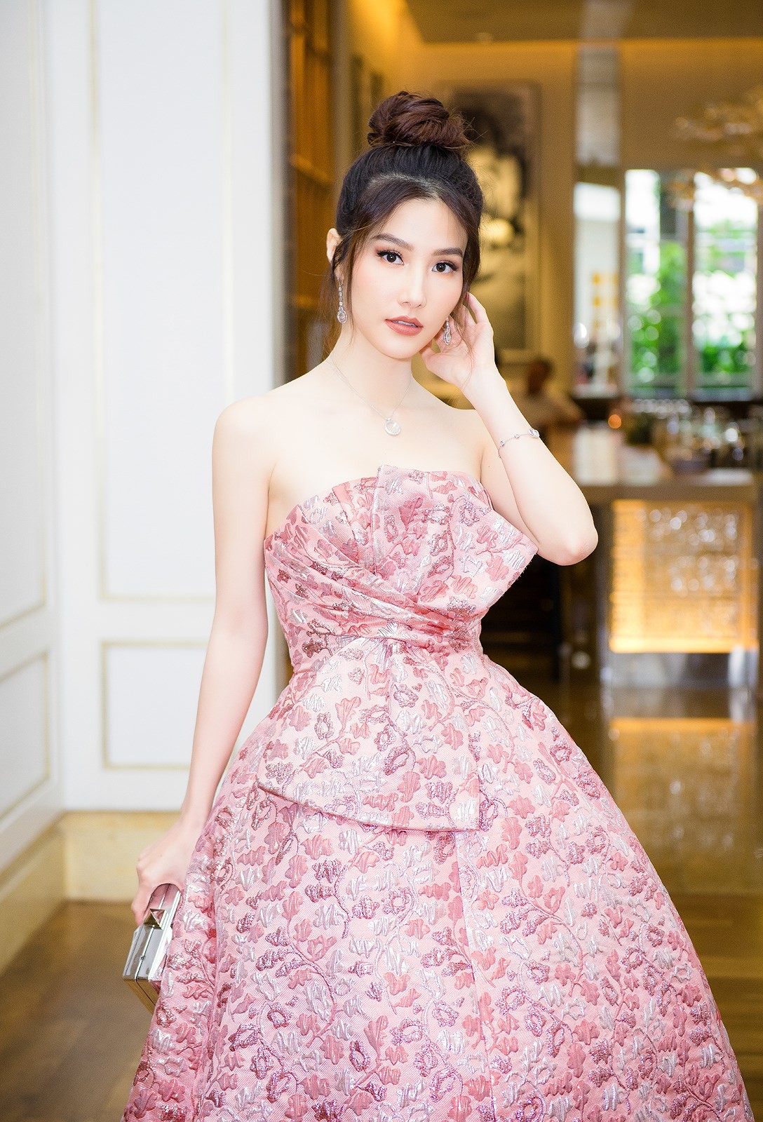 Vu vơ đòi phí 100 triệu vì ảnh thẻ bị sử dụng quảng cáo giữa ồn ào Trương Thế Vinh, Diễm My 9x bị dân mạng tổng tấn công - Ảnh 3. Vu vơ đòi phí 100 triệu vì ảnh thẻ bị sử dụng quảng cáo giữa ồn ào Trương Thế Vinh, Diễm My 9x bị dân mạng tổng tấn công - Ảnh 3.