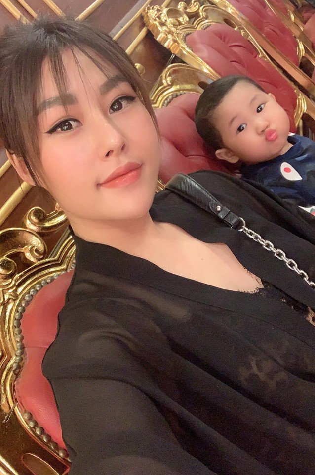 Xuất hiện th&ecirc;m hội bạn th&acirc;n si&ecirc;u chất của showbiz Việt: Quy tụ to&agrave;n đại gia ngầm, nhan sắc n&oacute;ng bỏng kh&ocirc;ng phải dạng vừa đ&acirc;u - Ảnh 12.