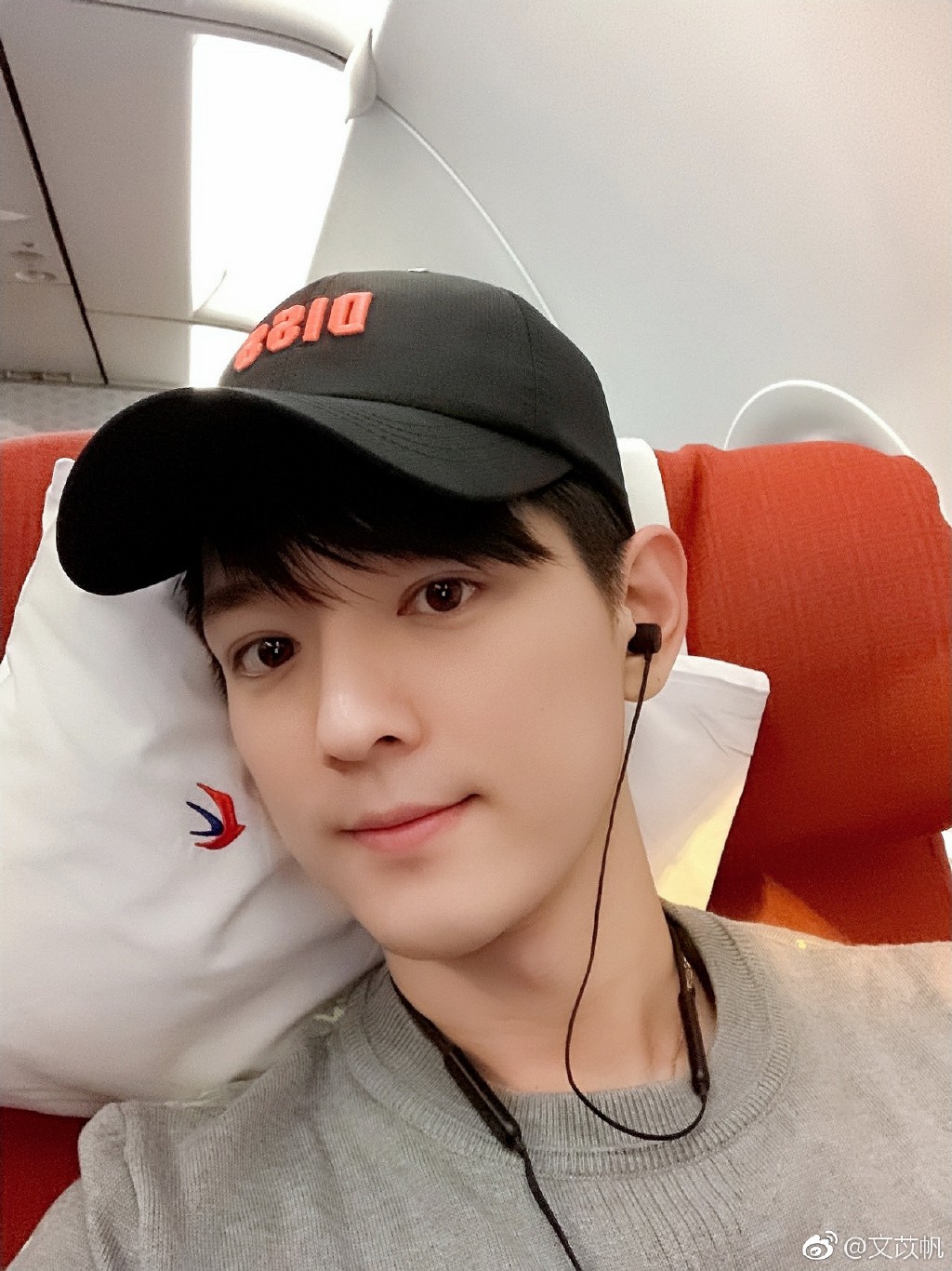 Ngã ngửa tuổi thật của Gun thần Lý Hiện và Grunt (Cá Mực Hầm Mật) ngoài đời: Người 28 tuổi làm chú, kẻ 33 làm cháu! - Ảnh 4. Ngã ngửa tuổi thật của Gun thần Lý Hiện và Grunt (Cá Mực Hầm Mật) ngoài đời: Người 28 tuổi làm chú, kẻ 33 làm cháu! - Ảnh 4.