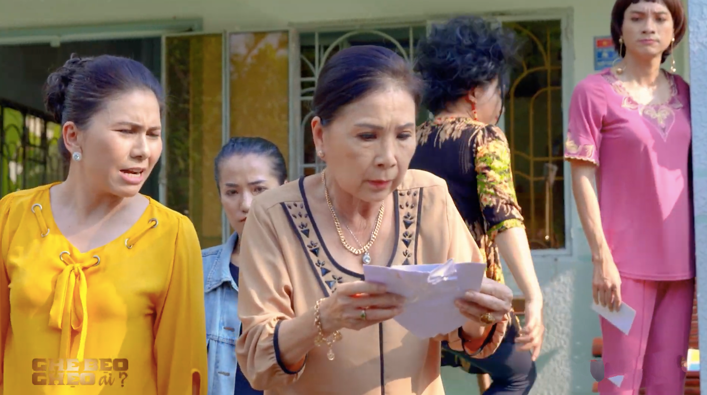 Tập 5 Ghe Bẹo Ghẹo Ai?: Nghiệp quật đúng giờ là khi Thêm đang dở tay hại người thì bị túm đầu ra tẩn lên bờ xuống ao - Ảnh 10. Tập 5 Ghe Bẹo Ghẹo Ai?: Nghiệp quật đúng giờ là khi Thêm đang dở tay hại người thì bị túm đầu ra tẩn lên bờ xuống ao - Ảnh 10.