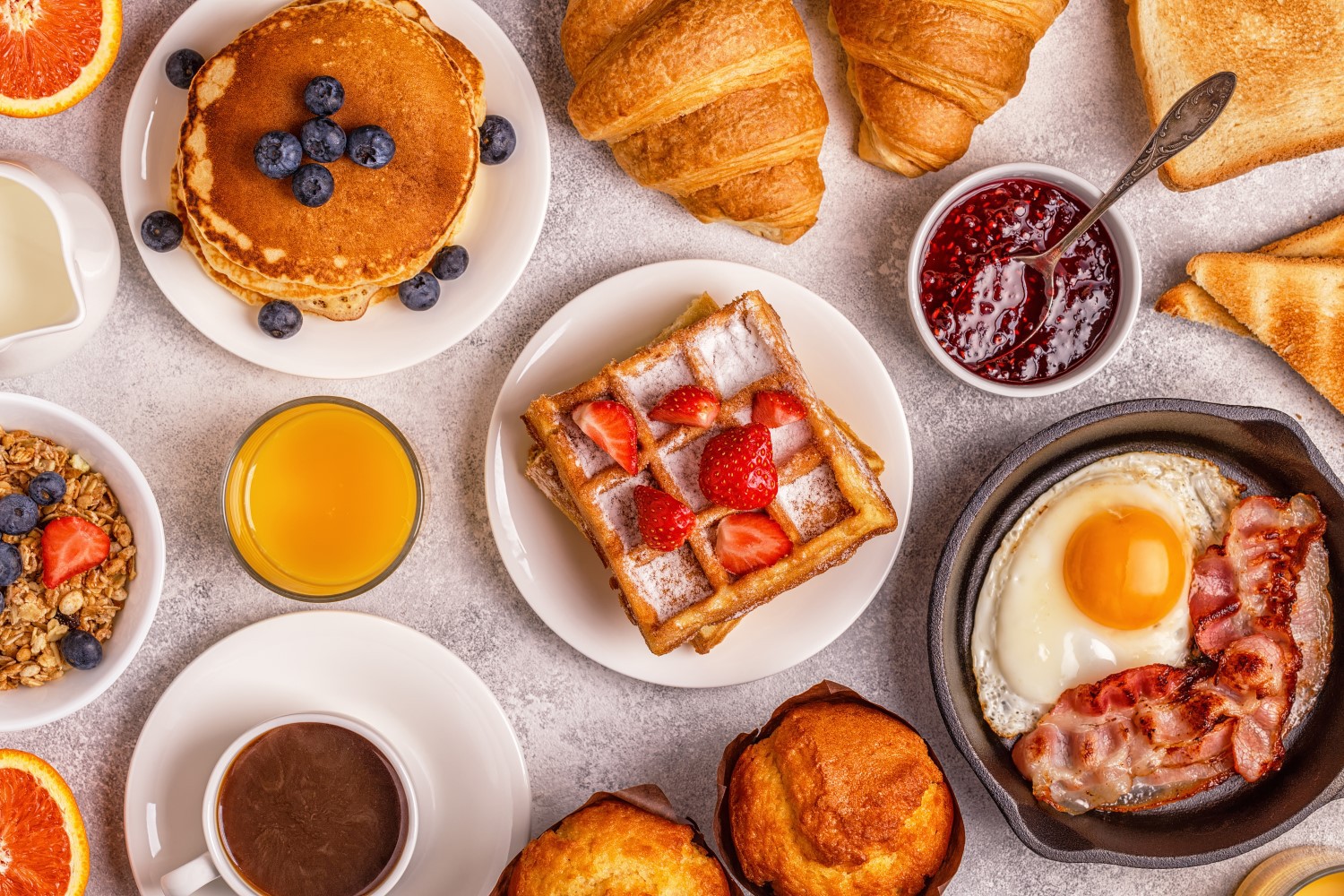 Brunch là gì và nếu có người rủ đi ăn thì brunch là ăn cái gì? - Ảnh 1.