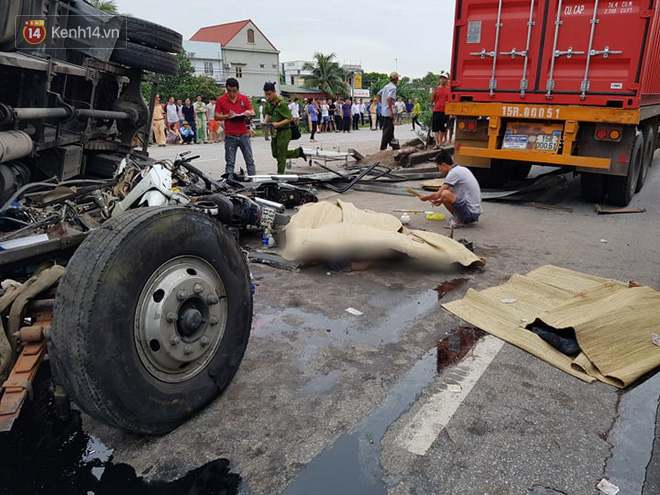 Hải Dương: Khởi tố bị can, bắt tạm giam tài xế xe tải bị lật đè tử vong 5 người trên quốc lộ - Ảnh 1.