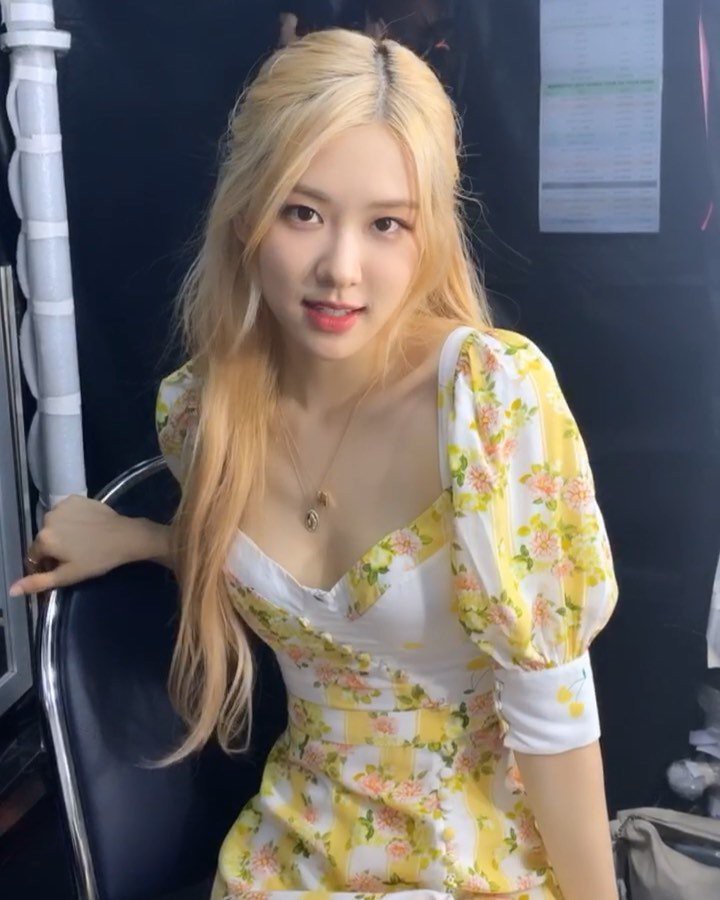 Rosé (black pink) xinh đẹp tựa như nàng công chúa khi diện váy trắng -  Phong cách sao - Việt Giải Trí