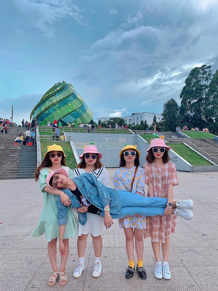 Lưu ngay 1001 cách tạo dáng cho hội chị em khi đi du lịch Đà Lạt, kiểu đầu tiên đảm bảo mau thoát ế! - Ảnh 3. Lưu ngay 1001 cách tạo dáng cho hội chị em khi đi du lịch Đà Lạt, kiểu đầu tiên đảm bảo mau thoát ế! - Ảnh 3.