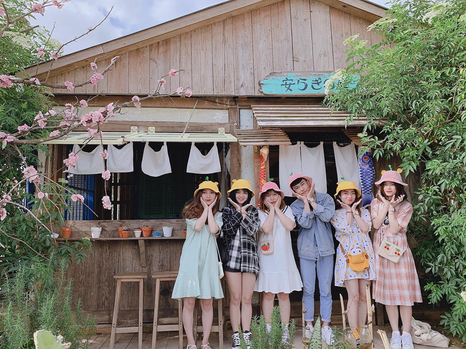 Lưu ngay 1001 cách tạo dáng cho hội chị em khi đi du lịch Đà Lạt, kiểu đầu tiên đảm bảo mau thoát ế! - Ảnh 15. Lưu ngay 1001 cách tạo dáng cho hội chị em khi đi du lịch Đà Lạt, kiểu đầu tiên đảm bảo mau thoát ế! - Ảnh 15.