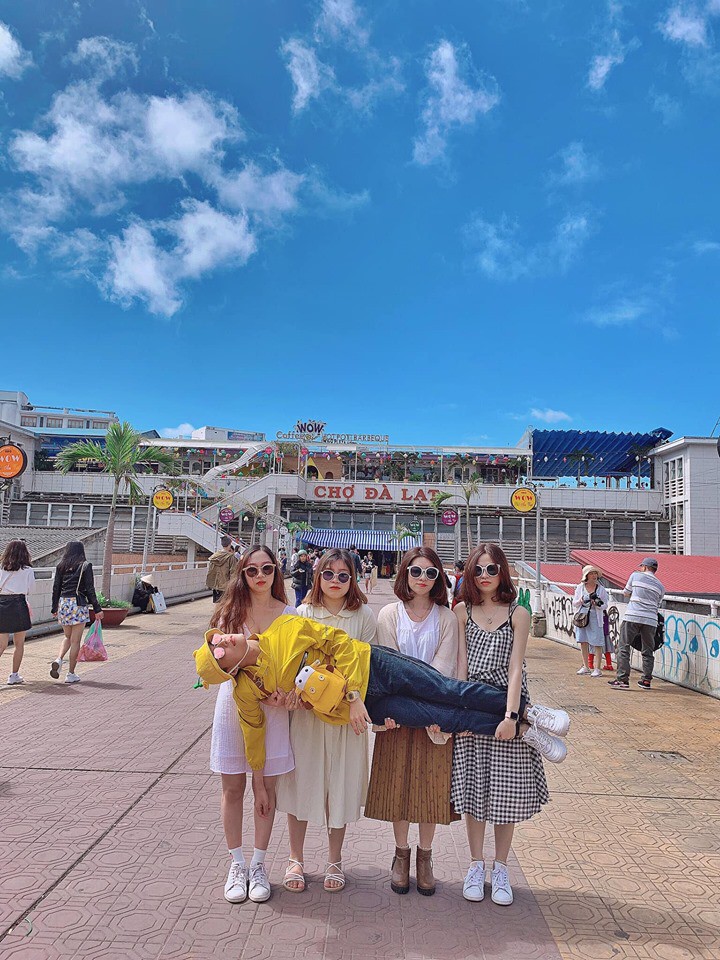 Lưu ngay 1001 cách tạo dáng cho hội chị em khi đi du lịch Đà Lạt, kiểu đầu tiên đảm bảo mau thoát ế! - Ảnh 4. Lưu ngay 1001 cách tạo dáng cho hội chị em khi đi du lịch Đà Lạt, kiểu đầu tiên đảm bảo mau thoát ế! - Ảnh 4.