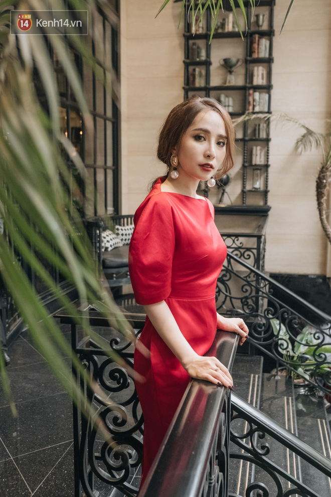 Nh&atilde; Tuesday trong phim d&ugrave;ng t&agrave;i lẫn sắc ph&aacute; hoại hạnh ph&uacute;c người ta, vậy m&agrave; ngo&agrave;i đời lại li&ecirc;n tục lộ khuyết điểm thế n&agrave;y! - Ảnh 11.