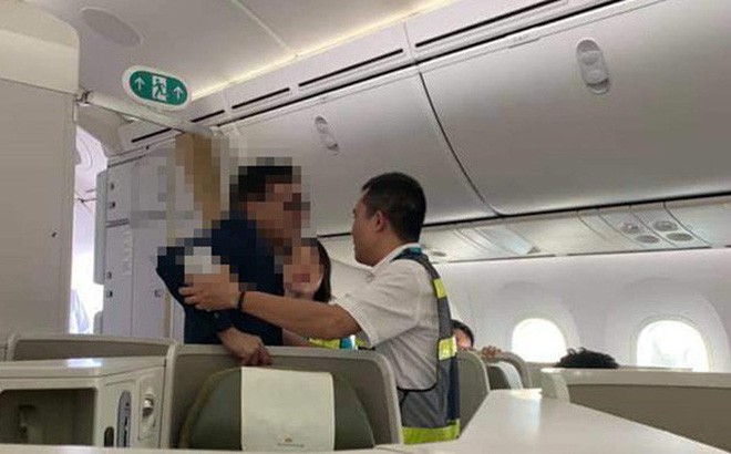 Đại gia bất động sản nghi sàm sỡ khách nữ còn sờ vào cả tiếp viên trưởng Vietnam Airlines - Ảnh 1.