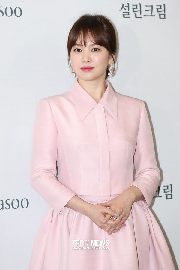 Song Hye Kyo trước và sau ly hôn: Từ nữ thần thuần khiết nhưng bảo thủ trở thành mỹ nhân táo bạo, gợi cảm - Ảnh 2.