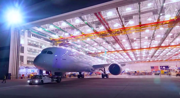 Clip cận cảnh quá trình lắp ráp siêu máy bay Boeing 787-10 mà Vietnam Airlines sắp đón nhận - Ảnh 4.