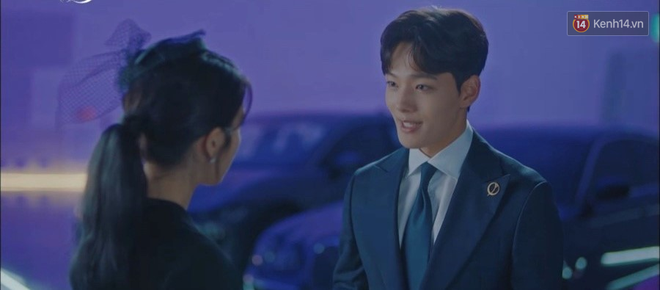 Sợ IU phải trả nghiệp hóa nồi canh gà, Yeo Jin Goo hết mình giúp sếp tích đức trong tập 6 Hotel Del Luna - Ảnh 4.