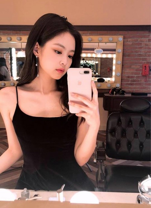 Minh tinh sở hữu xương quai xanh tuyệt mỹ của showbiz: Jennie, Địch Lệ Nhiệt Ba cạnh tranh với... Sehun, Vương Nguyên? - Ảnh 2.