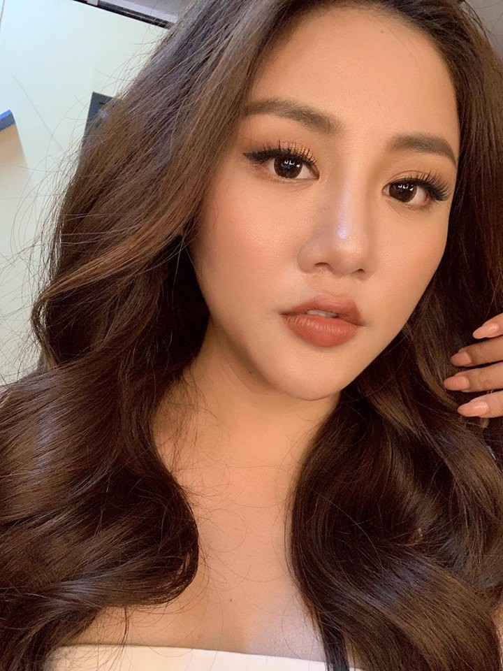 Nghịch lý chuyện sao nữ Vbiz khác lạ tới không nhận ra nhưng vẫn khư khư khẳng định không hề dao kéo - Ảnh 10. Nghịch lý chuyện sao nữ Vbiz khác lạ tới không nhận ra nhưng vẫn khư khư khẳng định không hề dao kéo - Ảnh 10.