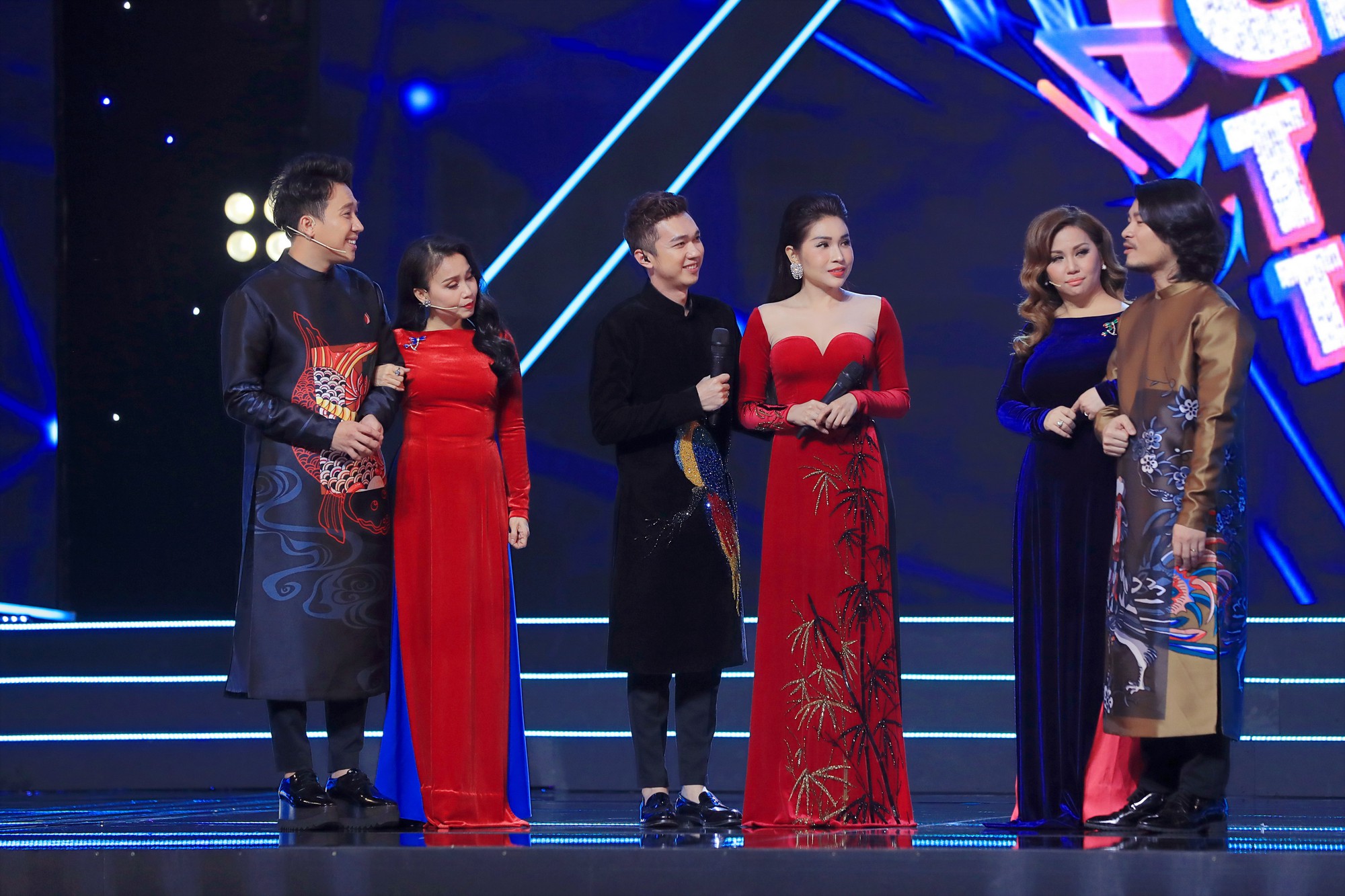 Cười đau bụng với màn bắt chước tiền bối quá lố của Minh Tuyết - Trấn Thành - Ảnh 1. Cười đau bụng với màn bắt chước tiền bối quá lố của Minh Tuyết - Trấn Thành - Ảnh 1.