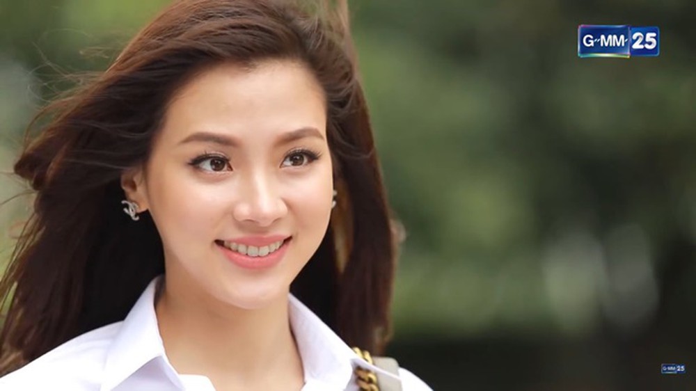 Kịch bản Chiếc Lá Bay quả nhiên làm lời cho Baifern: Một phim yêu 3, 4 anh đây này! - Ảnh 3. Kịch bản Chiếc Lá Bay quả nhiên làm lời cho Baifern: Một phim yêu 3, 4 anh đây này! - Ảnh 3.