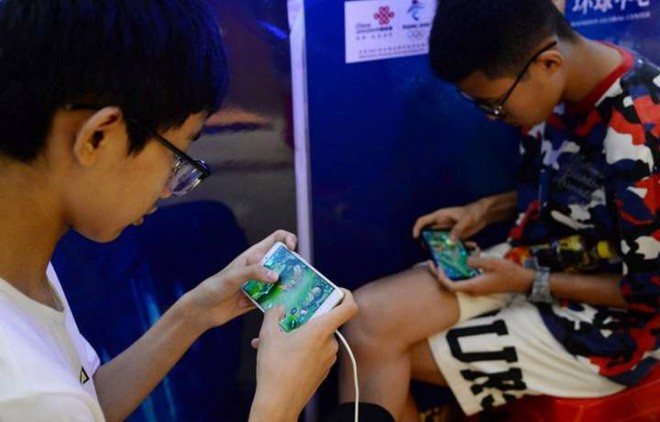 Cuộc chiến chống nghiện game tại Trung Quốc: Chính phủ sắp cấm cả nội dung yêu đương trong game - Ảnh 1.