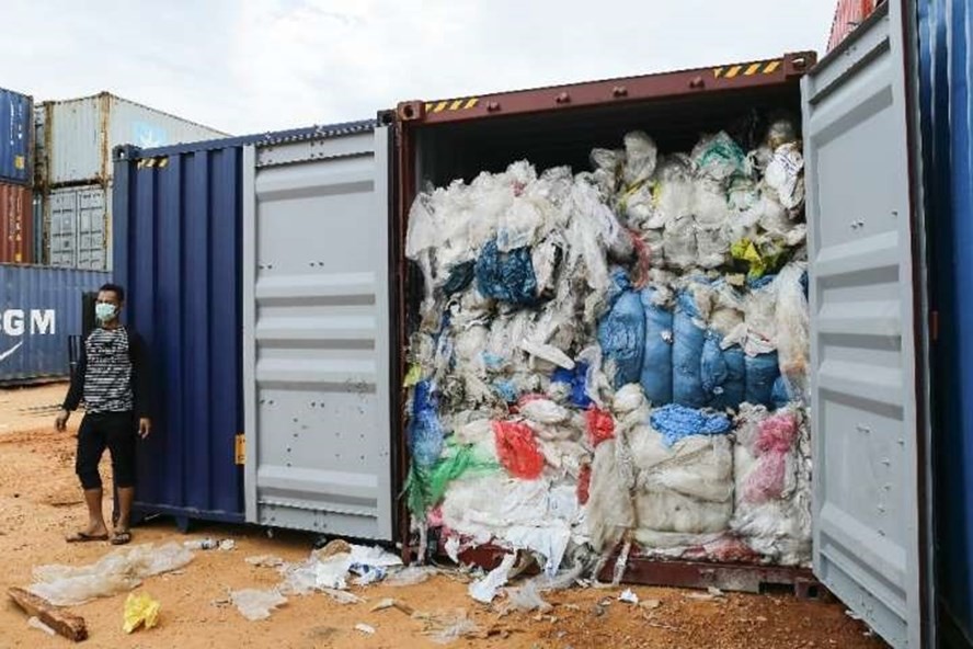 Indonesia trả lại 49 container rác thải cho Châu Âu, Mỹ - Ảnh 1. Indonesia trả lại 49 container rác thải cho Châu Âu, Mỹ - Ảnh 1.