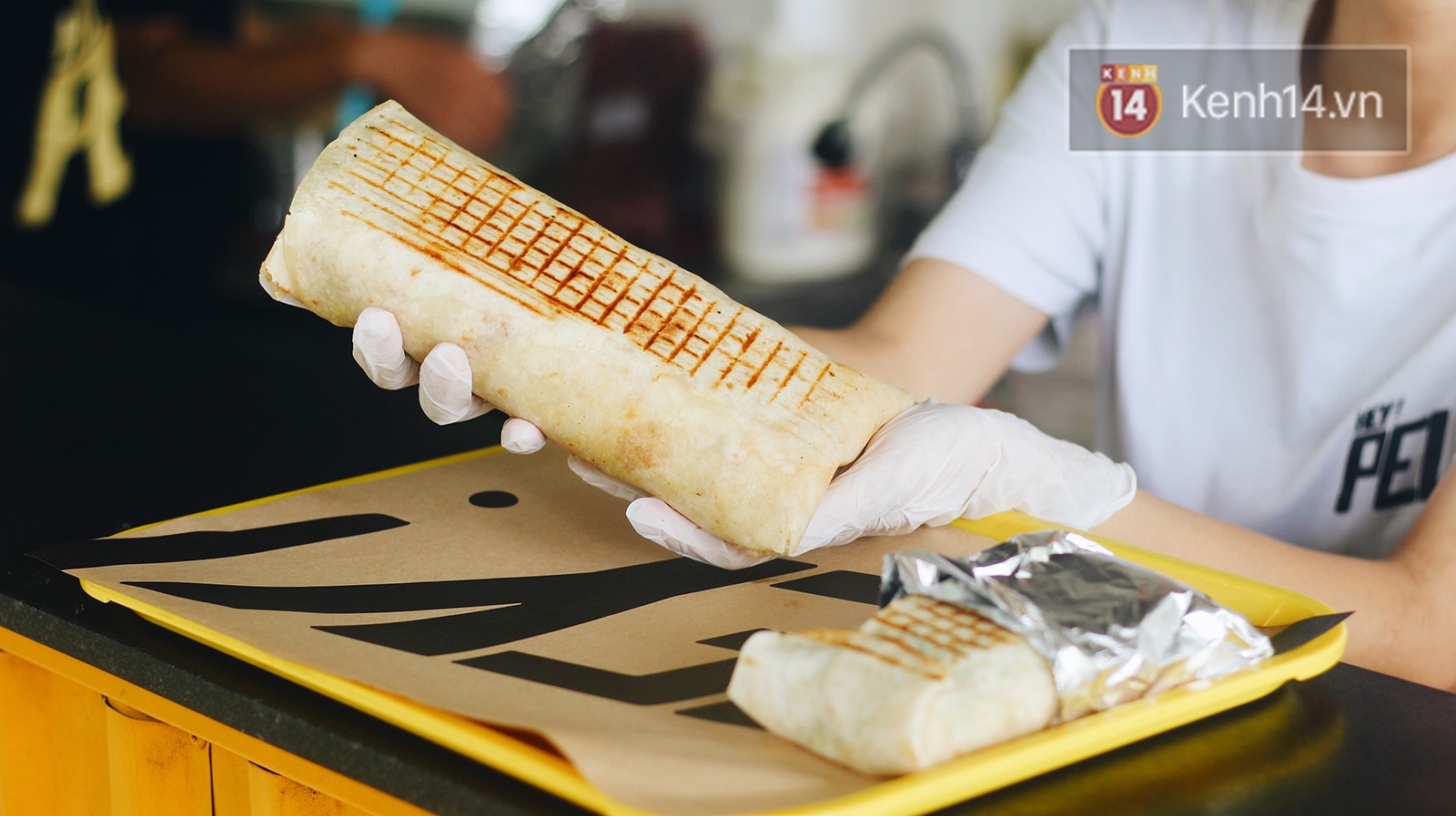 Lộ diện quán ăn nằm phía sau chiếc tủ lạnh, bán tacos chuẩn vị Pháp mà rất ít người biết - Ảnh 8. Lộ diện quán ăn nằm phía sau chiếc tủ lạnh, bán tacos chuẩn vị Pháp mà rất ít người biết - Ảnh 8.