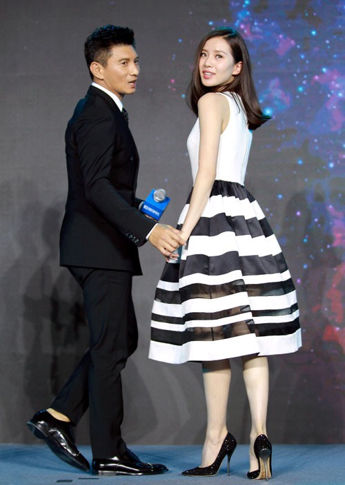 Sau những m&agrave;n ly h&ocirc;n, đấu tố căng thẳng, Cbiz c&ograve;n những cặp đ&ocirc;i n&agrave;o khiến c&ocirc;ng ch&uacute;ng giữ niềm tin v&agrave;o t&igrave;nh y&ecirc;u? - Ảnh 2.