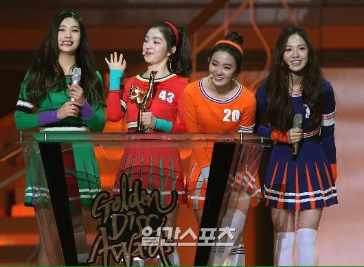 Hành trình 5 năm của Red Velvet: Từ màn debut “thần tốc” nhất lịch sử Kpop đến chuỗi thành tích tạo nên nhóm nữ hàng đầu - Ảnh 2.