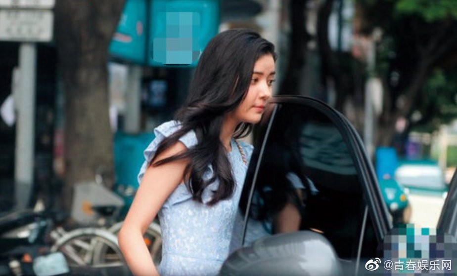 Hot nhất Weibo hiện tại: Mỹ nam Hana Kimi đ&igrave;nh đ&aacute;m 1 thời lộ ảnh hẹn h&ograve; với ch&acirc;n d&agrave;i gợi cảm k&eacute;m tới 13 tuổi  - Ảnh 2.