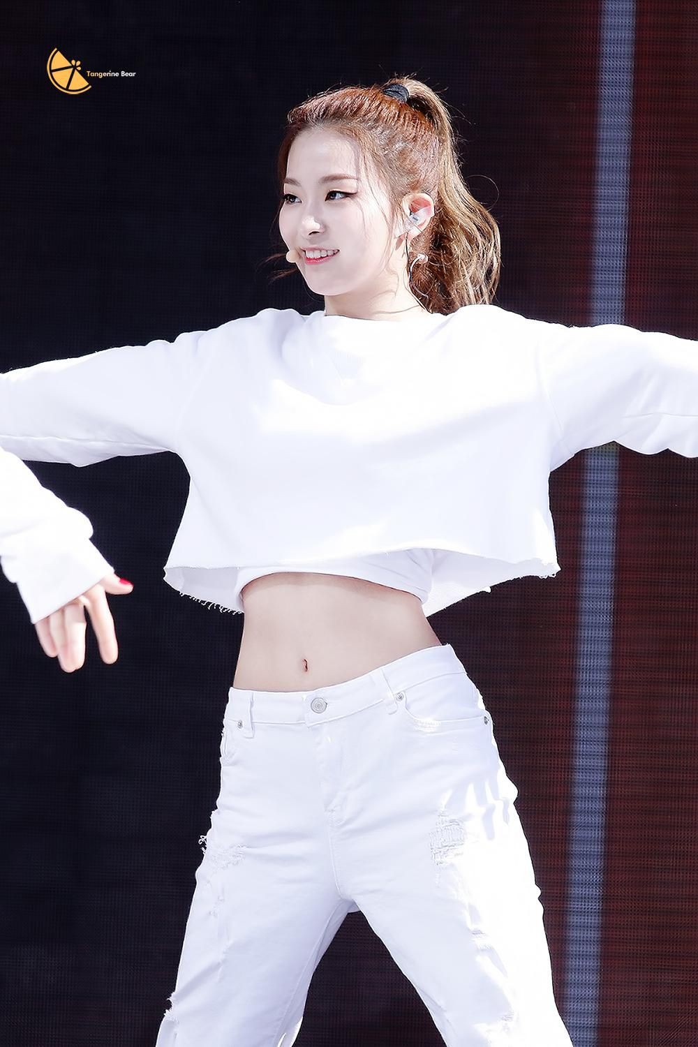 Những nữ idol c&oacute; v&ograve;ng eo con kiến đẹp nhất Kpop: C&oacute; người chỉ mới 15 tuổi, liệu Jennie c&oacute; xuất sắc nhất? - Ảnh 10.