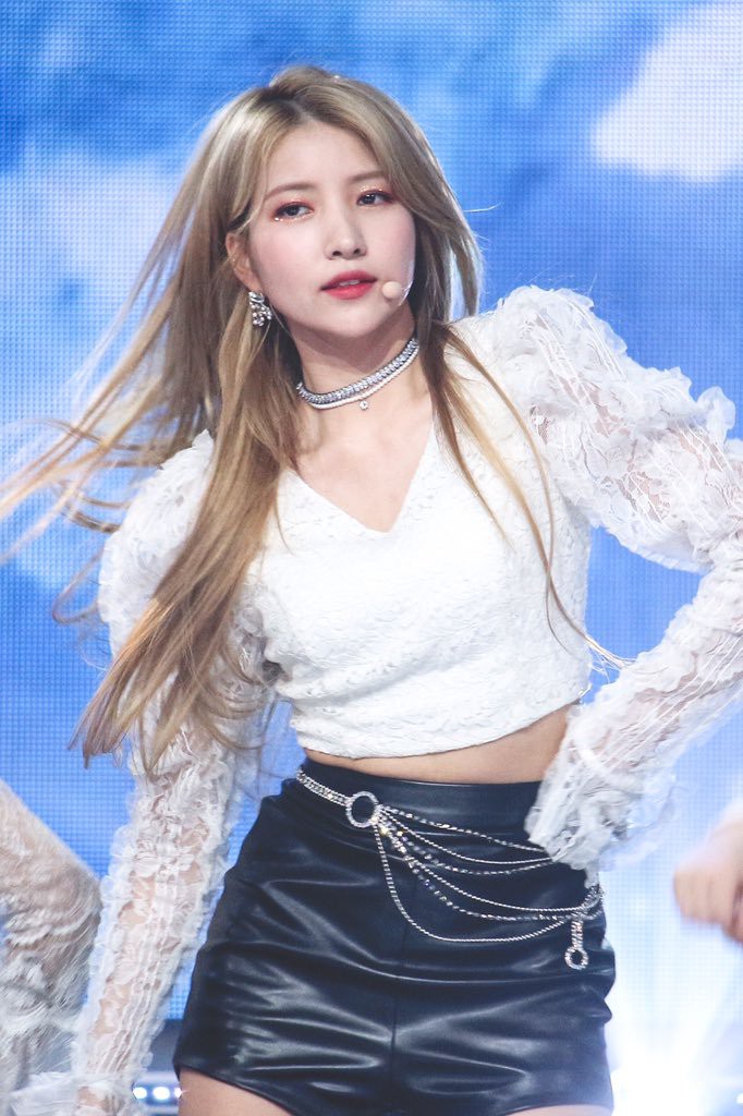 Những nữ idol c&oacute; v&ograve;ng eo con kiến đẹp nhất Kpop: C&oacute; người chỉ mới 15 tuổi, liệu Jennie c&oacute; xuất sắc nhất? - Ảnh 15.