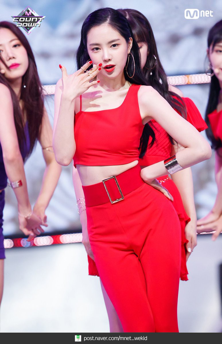 Những nữ idol c&oacute; v&ograve;ng eo con kiến đẹp nhất Kpop: C&oacute; người chỉ mới 15 tuổi, liệu Jennie c&oacute; xuất sắc nhất? - Ảnh 5.